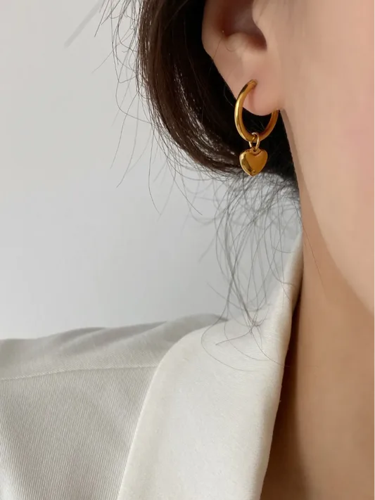 Elegant 18K Gold Heart Drop Earrings - Image 2